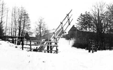085 0008 Gutseinfahrt Miguschen im Winter
