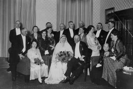 085 0031 Die Hochzeitsgesellschaft bei der Eheschliessung Waldemar und Elvira Lemcke