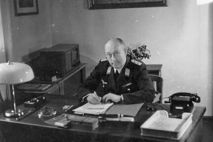 085 0033 Waldemar Lemcke bei der Arbeit