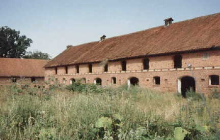 085 1002 Miguschen Sommer 1992 Wirtschaftsgebaeude vom Gut Koppetsch