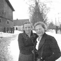 086 0002 Erika und Ursula Mielke 1940 Sehr viel Schnee auf der Auffahrt zum Hof Wilhelm Mielke