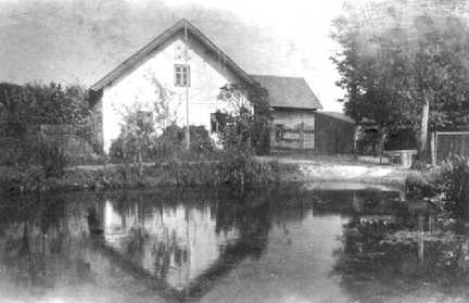 086 0021 Blick auf das Anwesen von Gustav Weinz in Roddau Perkuiken