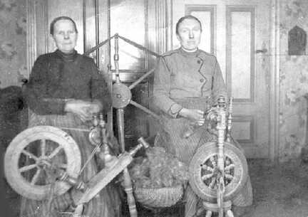 087 0002 Die Grossmuetter Auguste Pawlowski 1853 1927 und Johanne Stoermer 1869 1945 Beerdigt auf der Flucht am Frischen Haff