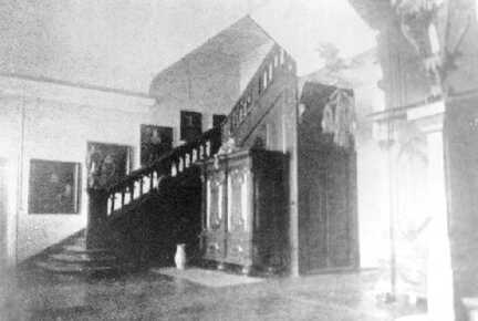 089 0002 Das Treppenhaus des Schlosses