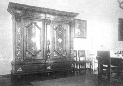 089 0021 Ein alter Schrank im Schloss Sanditten