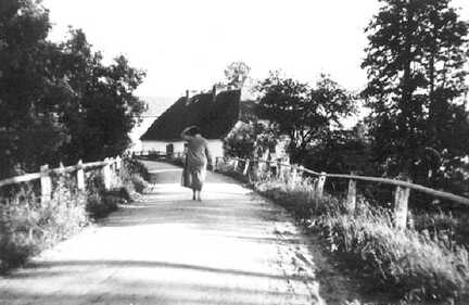 089 0029 Sanditten Ortsteil Alt Wehlau der Weg vor der Wassermuehle