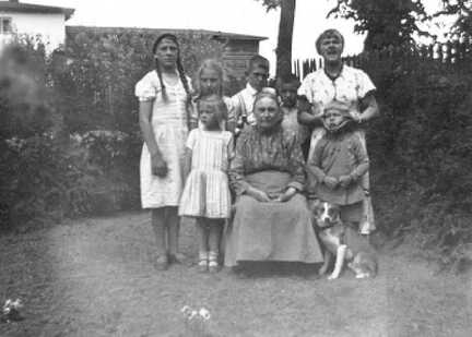 089 0059 Eine Familie Korge aus dem Ortsteil Goetzendorf