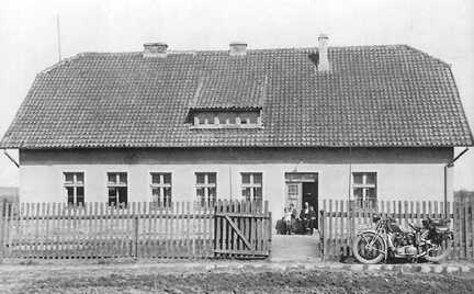 090 0003 Das Wohnhaus der Familie Walter Doehring in Schallen Ortsteil DamJrau