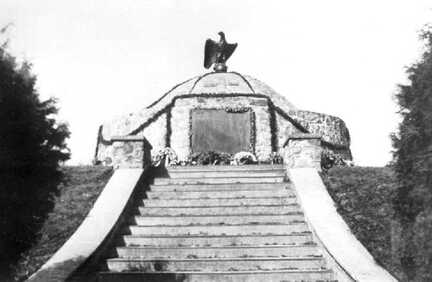 090 0016 10 Jahre nach dem Gefecht weihte am 07 September 1924 Generalfeldmarschall von Hindenburg das Ehrenmal in Schallen