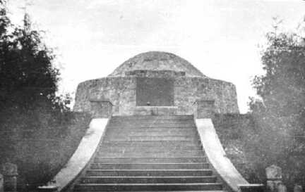 090 0022 Das Heldendenkmal