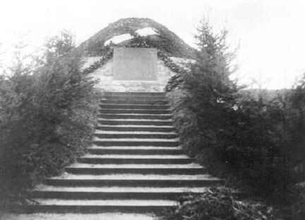 090 0035 Das Ehrenmal