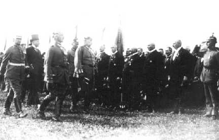 090 0042 von Hindenburg bei den Vereinen am Tage der Einweihung