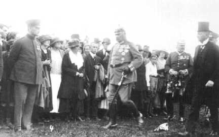 090 0043 von Hindenburg bei den Frauenvereinen
