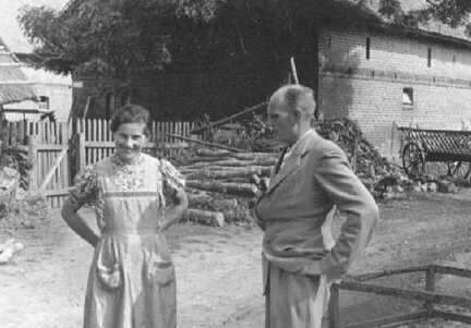 091 0012 Wilhelm Samland mit Ehefrau Eva geb Minuth im Sommer 1942 Beide sind im Krieg umgekommen