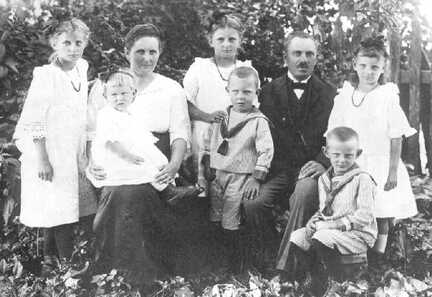 091 0018 Otto und Luise Samland mit ihren Kindern Christel Selma Lisbeth Wilhelm Reinhold und Lydia