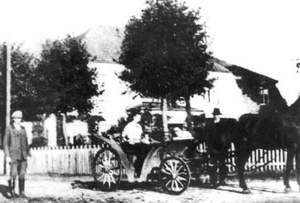092 0024 Ortsteil Popehnen die Hofauffahrt zum Rittergut