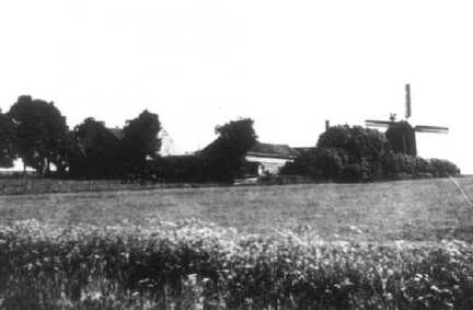 092 0039 Blick auf das Anwesen von Robert und Johanna Papin Die Muehle war eine moderne Paltrok Muehle
