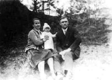 092 0052 Das Ehepaar Ting mit ihrer Tochter Elisabeth