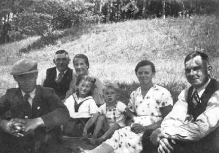092 0057 Ein Ausflug nach Jaegershoehe im Jahre 1936 Fritz Krups Ehefrau Elise Sohn Hermann Margaerte Ting Ehemann Kurt Tochter Elisabeth