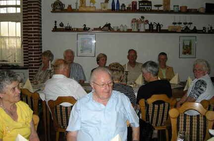 59 05 1331 Treffen Schirrau 2008 Alle auch Otto Daniel hoeren aufmerksam zu