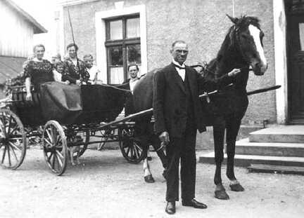 094 0014 Heinrich Darge hat den Fuchs angespannt Die Tanten aus Koenigsberg sind zu Besuch