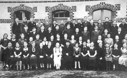 094 0025 Schirrau am 10 April 1939 Pruefungssonntag vor der Konfirmation des Jahrganges 1925 mit Pfarrer Bansi