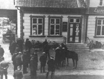 094 0043 Pferdehandel in Schirrau vor und im Gasthof Zum schwarzen Adler