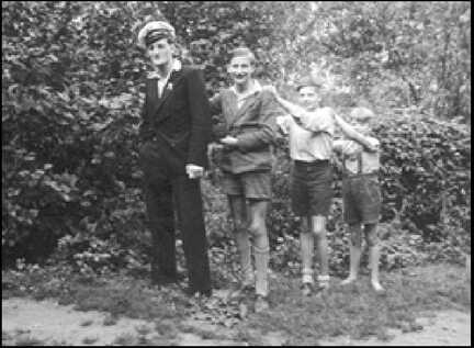 094 0054 Die vier Soehne der Familie Rosinski aus Schirrau Otto Dietrich Cristoph und Wolfgang