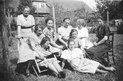 094 0060 Arbeitspause waehrend der Veranstaltung des Frauenwerks Ganz rechts Frau Endrejat aus Schirrau