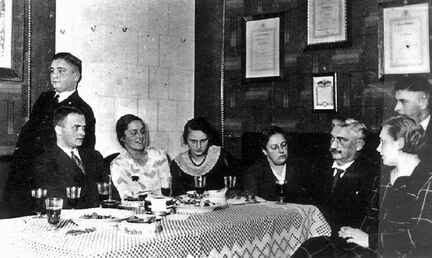 094 0160 Die Familie Troyke Weihnachten 1933 in Schirrau