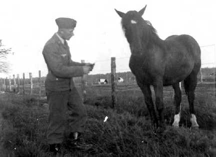 096 0004 Hermann Krause auf Heimaturlaub im Jahre 1944