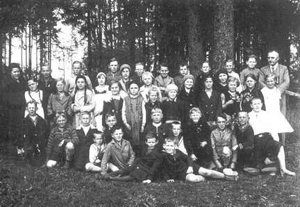 098 0001 Die Schule Sielacken im Jahre 1932