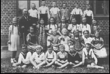 099 0016 Schule fuer Reinlacken und Skaten mit Lehrer Kurt Schappler