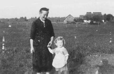 099 0024 Frau Koske mit ihrem Enkel