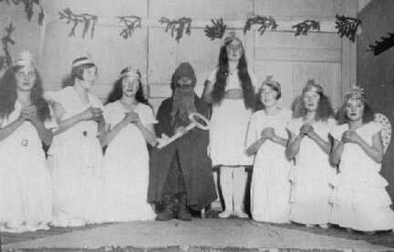 099 0028 Weihnachtstheater in der Reinlacker Schule unter Mitwirkung der Kinder aus Skaten