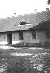 102 0006 Teilansicht der Schule Stampelken Links ein Klassenzimmer rechts vom Eingang die Lehrerwohnung
