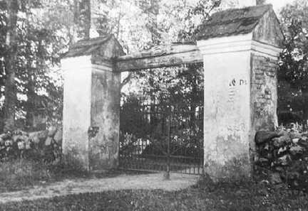 103 0006 Der Eingang zum Friedhof und zur Kirche in Starkenberg