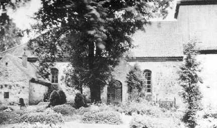 103 0011 Kirche und Friedhof