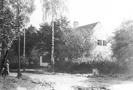 103 0019 Die alte Schule in Starkenberg an der Dorfstrasse