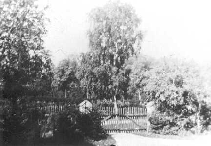 103 0023 Eingangstor zur Auffahrt zum Gut von Schroeder
