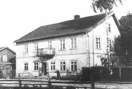 103 0043 Der Dorfkrug von Karpowitz Links der Laden rechts der Saal und oben die Wohnung