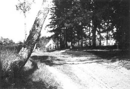 103 0048 Vom Friedhof aus sah man auf die alte Schule und den Hof Fox