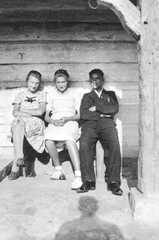 103 0052 Hildegard Strauss Christel Bewernick und Franz Michalski
