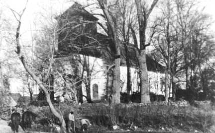 103 0058 Die Suedseite der Kirche Starkenberg