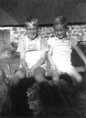104 0021 Christian und Eckart Smelkus im Sommer 1943