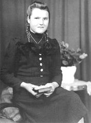 104 0046 Ursel Kaminski aus Stobingen feiert ihre Konfirmation