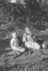 104 1213 Christina Schmelkus u Inge Kohnke nach 1945