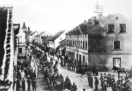 105 0007 Deutsche Truppen ziehen 1914 durch Tapiau