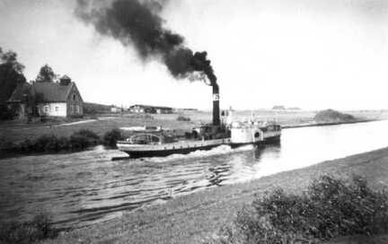 105 0017 Ein Raddampfer auf der Deime bei Tapiau