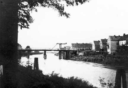 105 0249 Kurze Bruecke und Umgebung